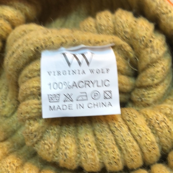 Virginia Wolf NYC Sunray soft Pom Pom Beanie Hat NEW - Picture 4 of 4